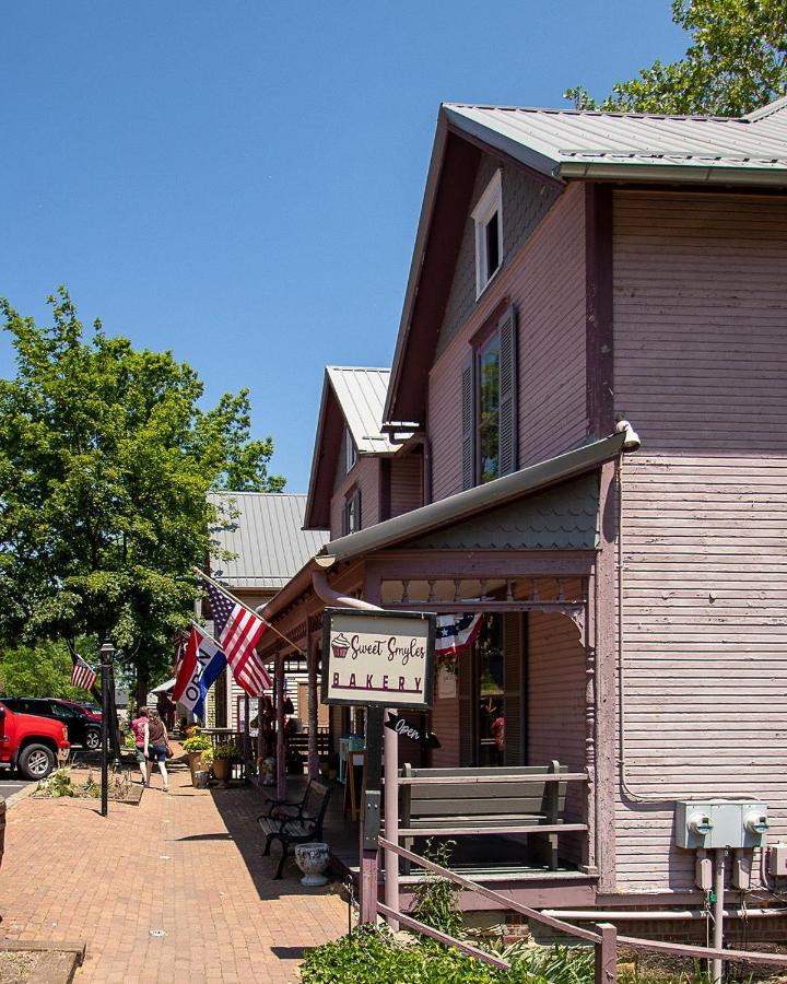 Country Squire Inn And Suites Coshocton Exterior foto