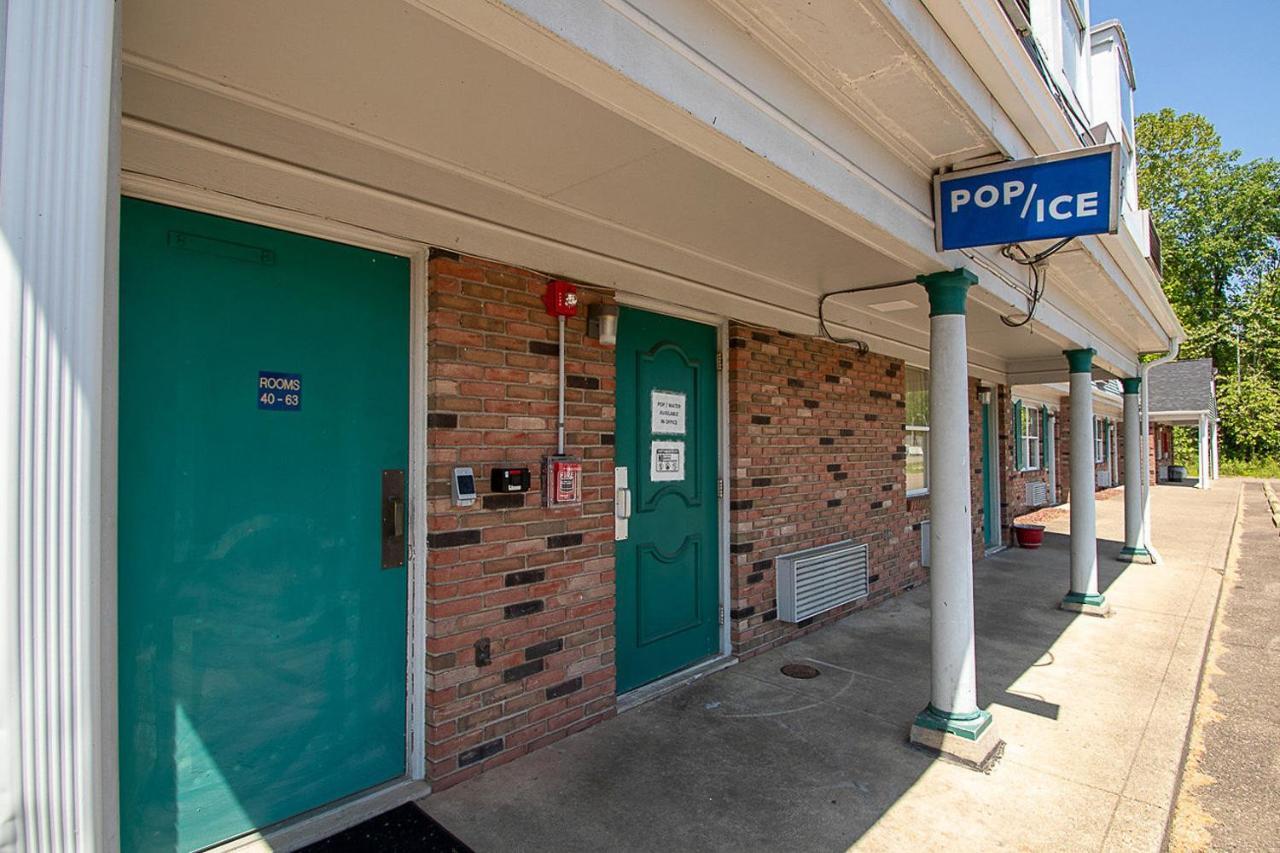 Country Squire Inn And Suites Coshocton Exterior foto