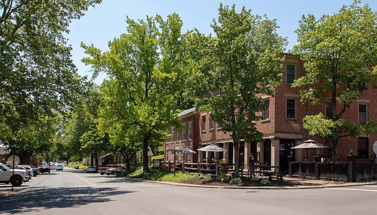 Country Squire Inn And Suites Coshocton Exterior foto