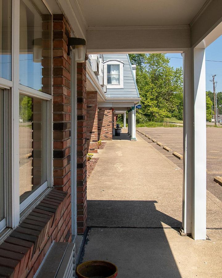 Country Squire Inn And Suites Coshocton Exterior foto