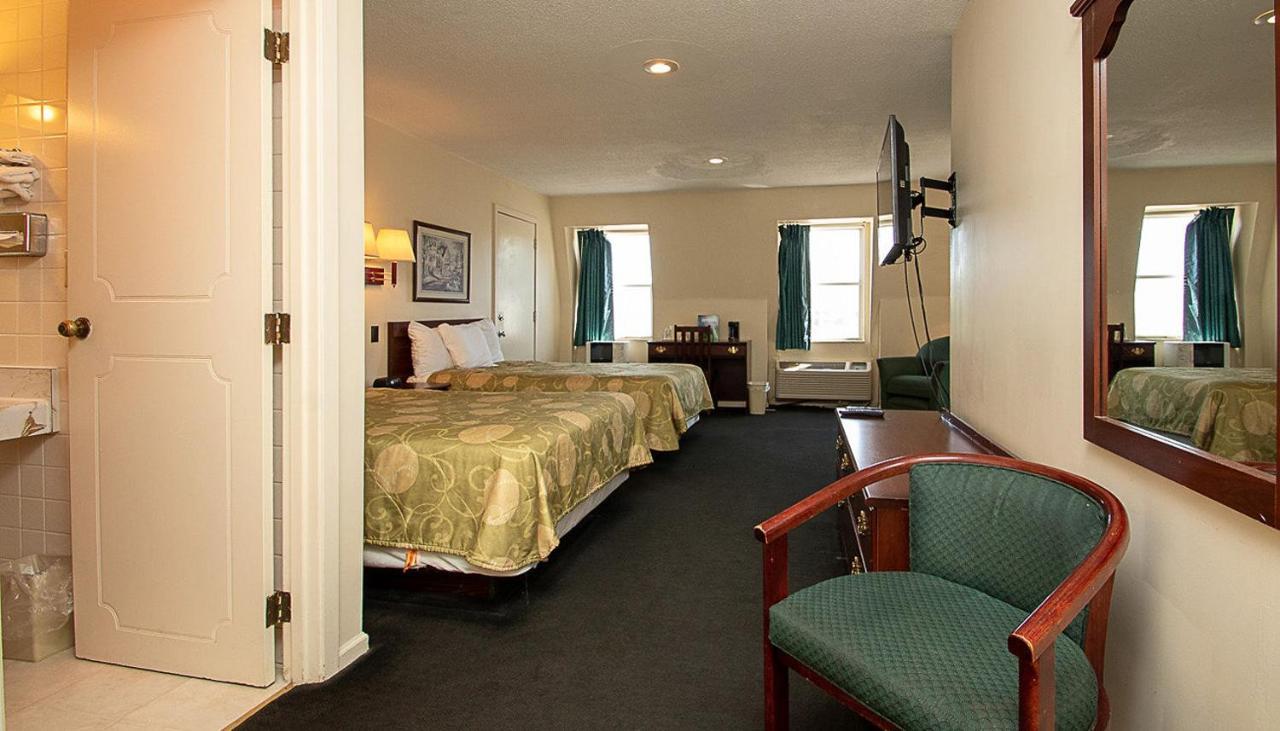 Country Squire Inn And Suites Coshocton Exterior foto