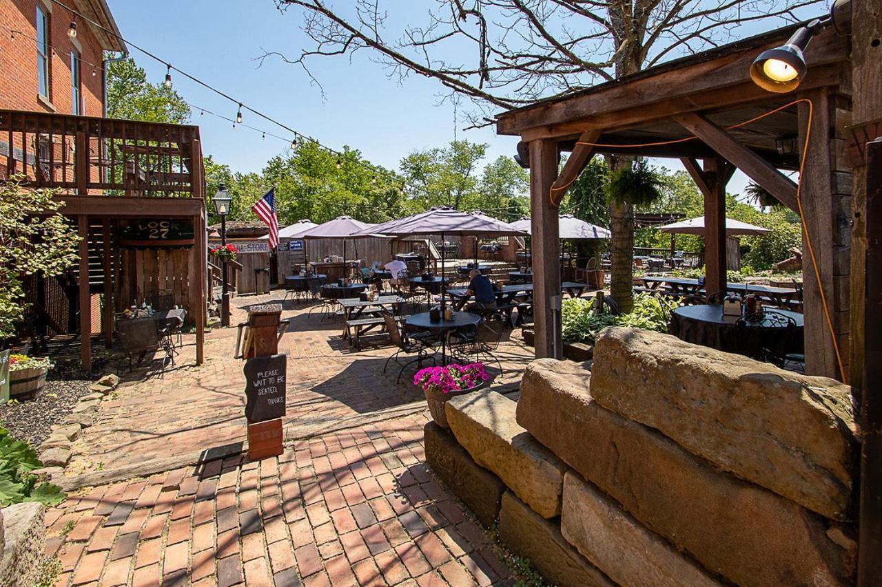 Country Squire Inn And Suites Coshocton Exterior foto